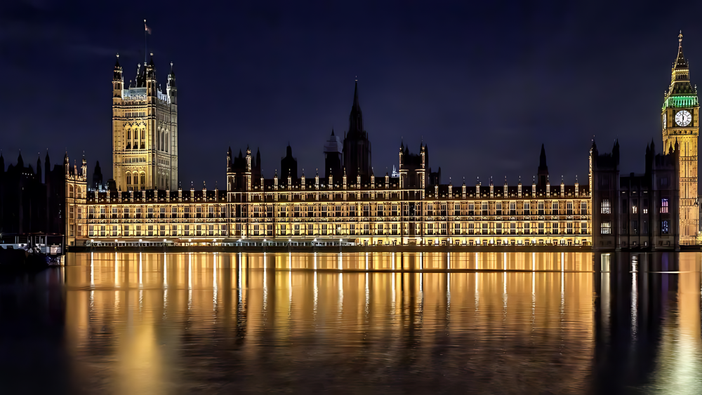 Discover the rich history, prayer timings, and must-see attractions of Westminster Abbey. Learn the best routes, ticket prices, and nearby spots to make your visit unforgettable.