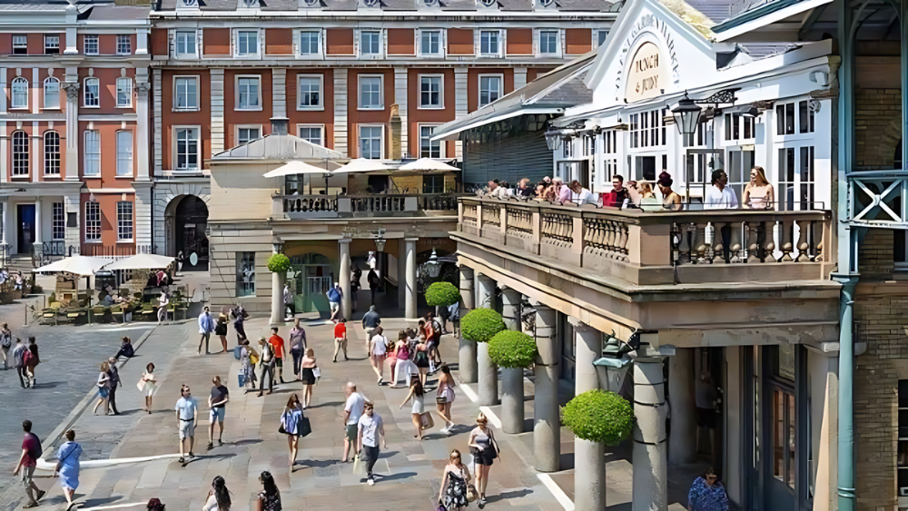 "Discover Covent Garden in London! Get the scoop on its address, what it’s famous for, visiting hours, ticket prices, best times to visit, and what to pack for a day out. Uncover the magic of this iconic spot!"

