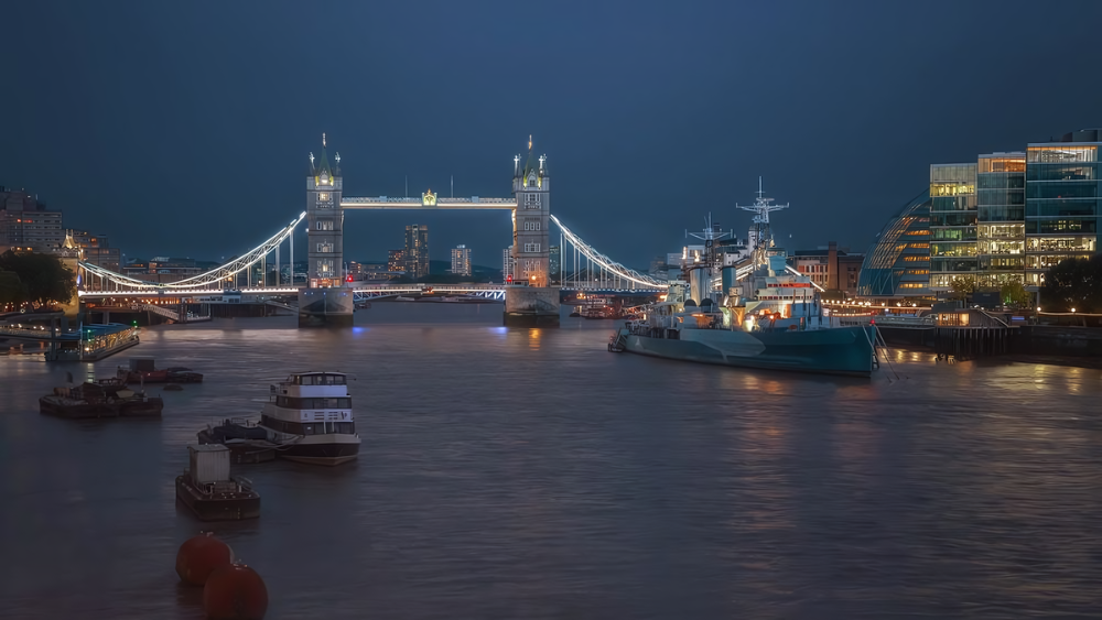 Discover the charm of the Millennium Bridge in London. Find out its address, what it's famous for, opening and closing times, the best time to visit, ticket prices, and essential things to carry for your trip!