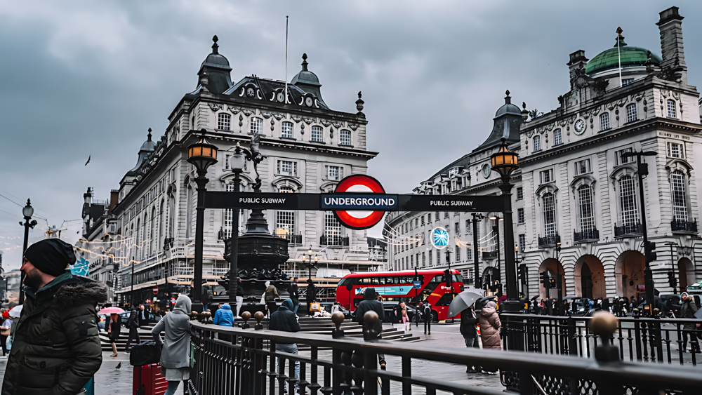 "Discover Covent Garden in London! Get the scoop on its address, what it’s famous for, visiting hours, ticket prices, best times to visit, and what to pack for a day out. Uncover the magic of this iconic spot!"