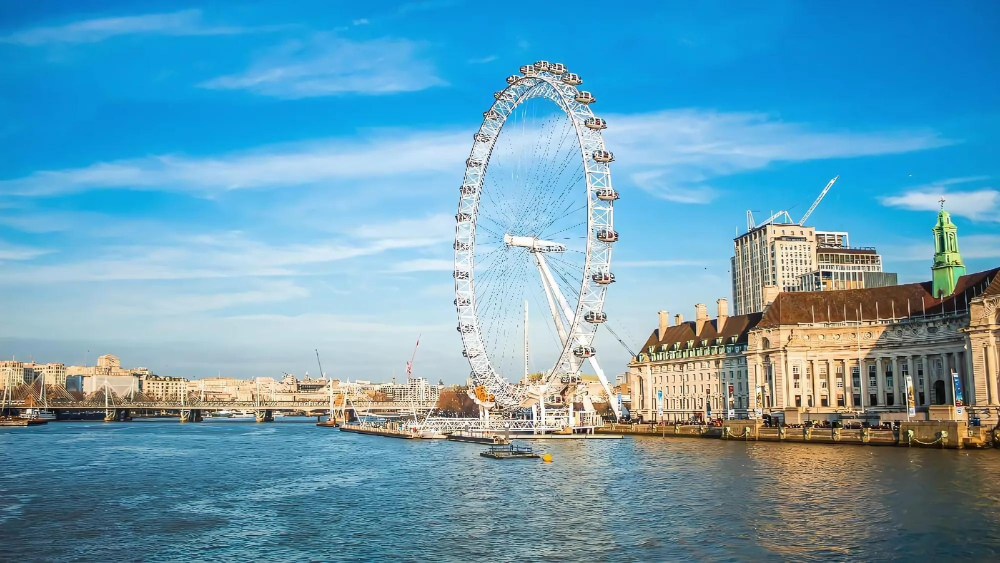 Experience London from the sky on the London Eye! Enjoy stunning views, history, and nearby attractions. Tips on tickets, timings, and best times to visit.