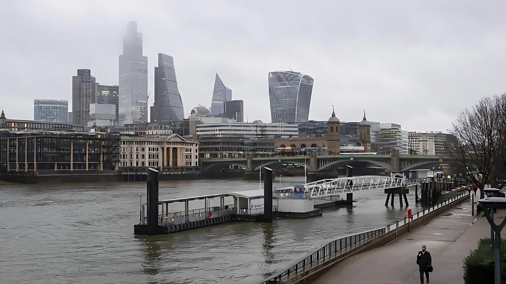 Explore the Southbank Centre in London: enjoy diverse performances, free exhibitions, and stunning riverside views. Ideal for art lovers and cultural enthusiasts!