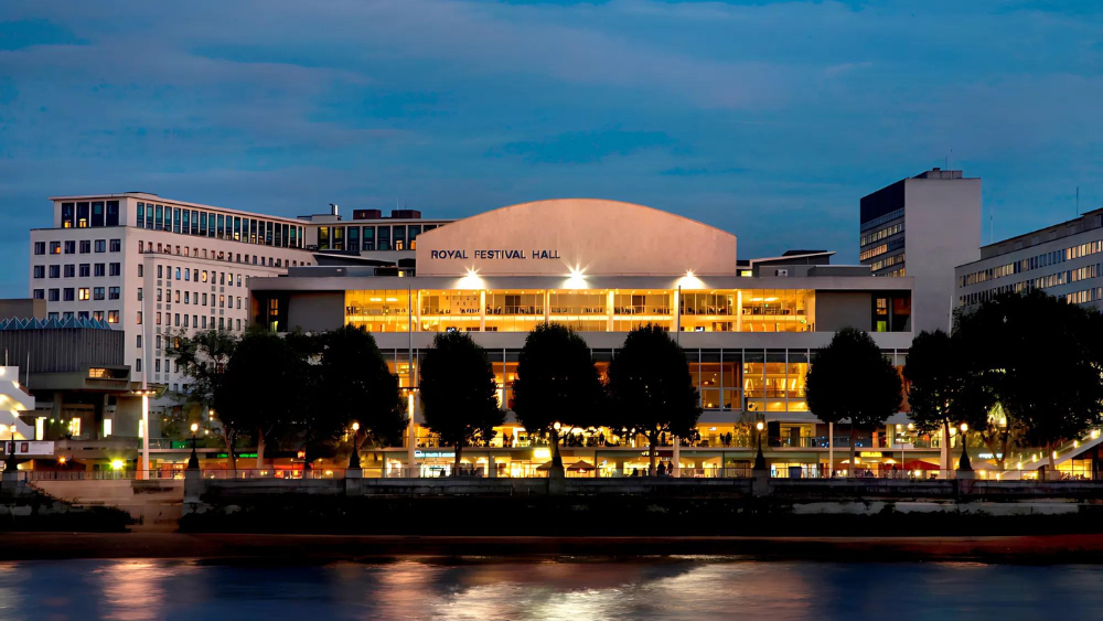 Explore the Southbank Centre in London: enjoy diverse performances, free exhibitions, and stunning riverside views. Ideal for art lovers and cultural enthusiasts!