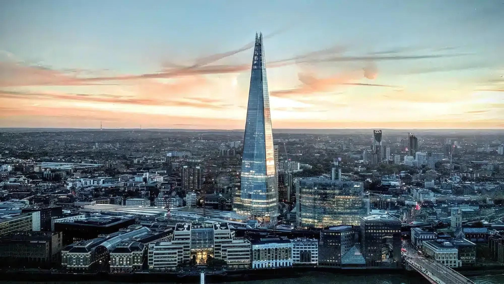 The Monument in London commemorates the Great Fire of 1666. Climb its 311 steps for stunning city views, explore historical exhibits, and enjoy nearby attractions.