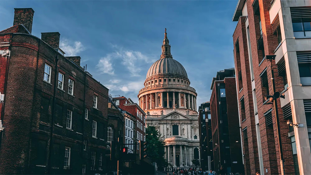 The Monument in London commemorates the Great Fire of 1666. Climb its 311 steps for stunning city views, explore historical exhibits, and enjoy nearby attractions.