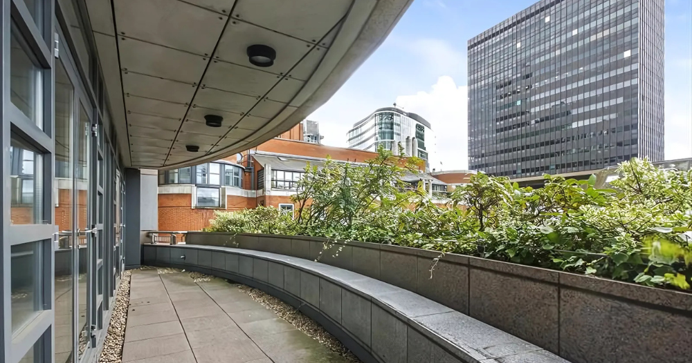 Discover everything you need to know about 125 London Wall – its rich history, cutting-edge architecture, and the role it plays in London’s bustling financial district. A must-read guide!